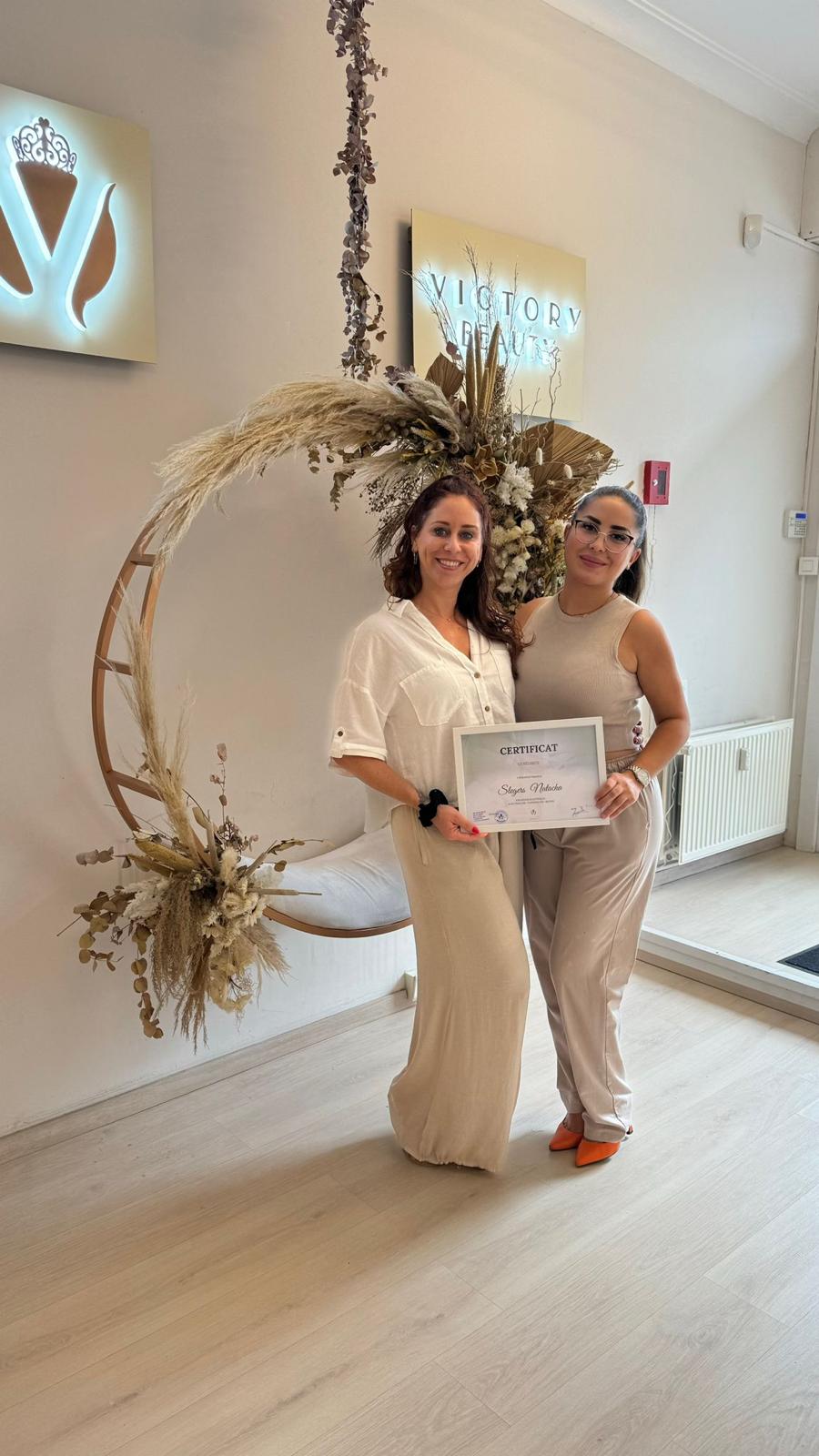Natacha Slegers lors d’une formation et de la remise d’un certificat